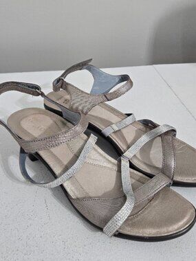 Naot Womens Silver Innovate Sandals Sz 41 US 10 Strappy Rhinestone Leather Event